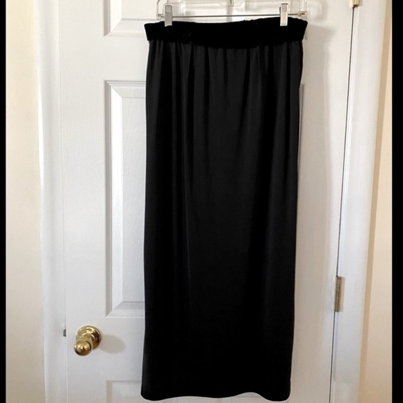 Black Velvet Skirt. - Picture 1 of 6